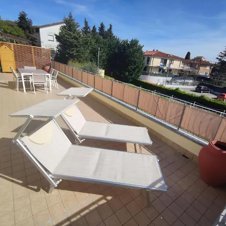 L'azalea - A Due Passi Da Numana Con Grande Terrazzo E Piscina Condominiale Stagionale Apartment *