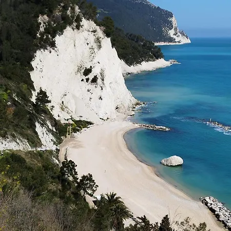 Apartment L'azalea - A Due Passi Da Numana Con Grande Terrazzo E Piscina Condominiale Stagionale *