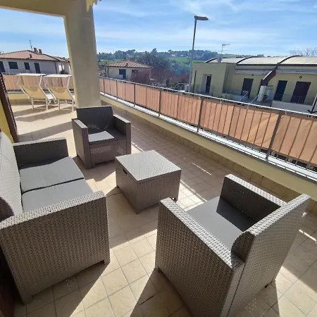 L'azalea - A Due Passi Da Numana Con Grande Terrazzo E Piscina Condominiale Stagionale Апартаменты Сироло